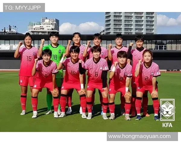 在韩国街头偶遇足球明星的惊喜瞬间与精彩合影分享 在韩国街头偶遇足球明星的惊喜瞬间与精彩合影分享